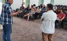 Tonholo durante reunião com representantes dos museus da Ufal e de responsáveis por coleções nas unidades acadêmicas