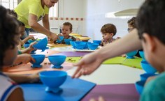 Crianças no refeitório