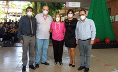 Pastor Antônio Moura, reitor Josealdo Tonholo, reitora honorária Delza Gitaí, vice-reitora Eliane Cavalcanti e o professor Fernando Pimentel
