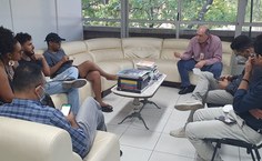 Tonholo recebe comissão do DCE