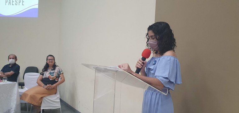 Geiza Correia fez um relato emocionante sobre sua trajetória no Paespe como aluna, passando pela graduação e mestrado na Ufal e como foi incentivada e acolhida pelo professor Roberaldo