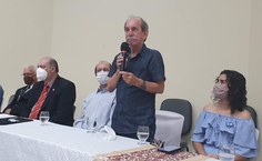 Professor Rogério Pinheiro, reitor honorário da Ufal prestigiou a cerimônia e parabenizou o trabalho do professor Roberaldo, Rogério também foi professor do Paespe