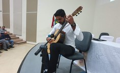 Cerimônia teve apresentação musical com o aluno do curso de Música da Ufal e violonista Fagundes Souza
