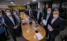 Solenidade em que as instituições de ensino fizeram homenagens ao governador Renan Filho