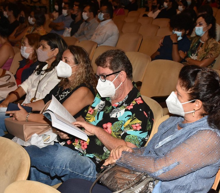 Público prestigia evento no Teatro Deodoro / Foto Neno Canuto