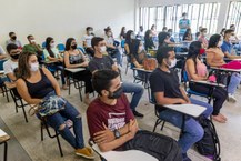 Após dois anos afastados fisicamente pela pandemia, alunos voltam às salas de aula presenciais - foto Renner Boldrino