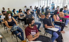 Após dois anos afastados fisicamente pela pandemia, alunos voltam às salas de aula presenciais - foto Renner Boldrino