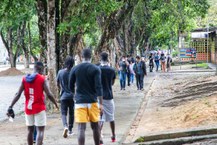 Ruas movimentadas no Campus A.C. Simões, com muitos estudantes retornando às aulas presenciais - foto Renner Boldrino