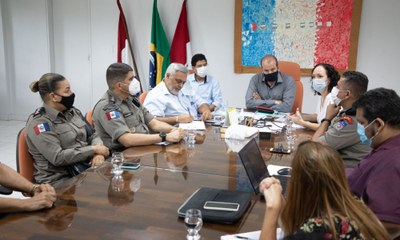 Reunião realizada nesta quarta na Reitoria para discutir saídas para melhorar a segurança no Campus A. Simões (Fotos Renner Boldrino)