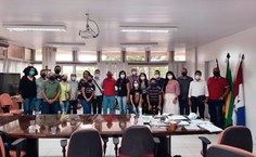 Reunião com representantes da comunidade universitária, surdos e ouvintes