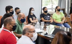 Reunião com representantes da comunidade universitária, surdos e ouvintes
