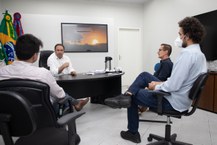 Ricardo Freitas, Elton Oliveira e Arnaldo Tenório em reunião com o prefeito Luciano Barbosa na segunda (4) / Foto Renner Boldrino