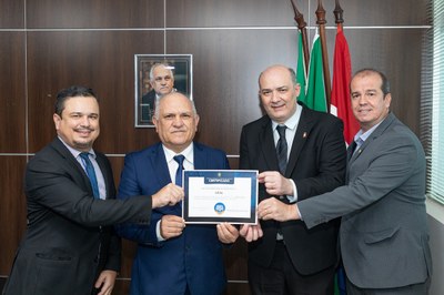 Professor Felipe Lôbo, o presidente do TRE/AL, Otávio Leão Praxedes, o reitor Josealdo Tonholo e o pró-reitor Alexandre Lima