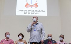 Reitor Josealdo Tonholo dá as boas-vindas aos novos alunos e veteranos