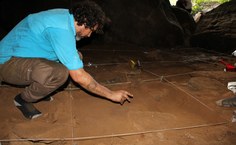 Professor Flávio Moraes nas escavações em sítio pré-histórico