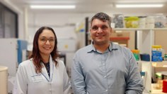 Professor Daniel Gitaí e a professora Melissa Landell, do Grupo de Pesquisa em Genética e Microbiologia Aplicada/ICBS