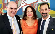 Tonholo com a professora Luciana Santos, ministra da Ciência, Tecnologia e Inovações, e o reitor Airon Melo, da Universidade Federal do Agreste de Pernambuco