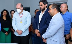 Reitor Josealdo Tonholo, professor Alan Pedro (de terno), diretor do Nees, e professor Ig Ibert