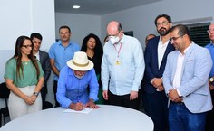 Prefeito Zé Pacheco também assinou o projeto