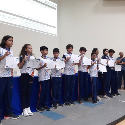 Estudantes premiados na solenidade de encerramento da Sinpete