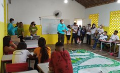 As ações de educação ambiental são realizadas junto às escolas públicas ribeirinhas