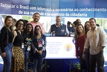 Expedicionários conheceram uma prévia do Banco de Dados durante a Bienal, no estande do IBGE