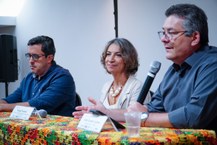 Ermi Magalhães (Sesau), Marge Tenório (Ministério da Saúde) e Fábio Guedes (Fapeal) em solenidade de abertura do seminário final de avaliação dos projetos PPSUS