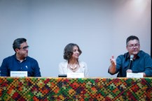 Ermi Magalhães (Sesau), Marge Tenório (Ministério da Saúde) e Fábio Guedes (Fapeal) em solenidade de abertura do seminário final de avaliação dos projetos PPSUS