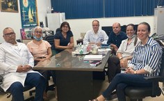 Reunião da equipe do HU na madrugada desta quinta-feira