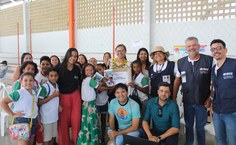 Professora e coordenadora escolar de Piranhas recebem doações do IBGE