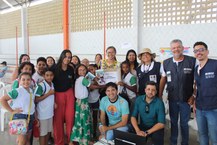 Professora e coordenadora escolar de Piranhas recebem doações do IBGE