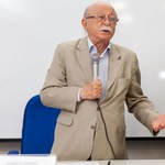 Roberto Amaral, ex-ministro de Ciência e Tecnologia, participa de palestra na Ufal