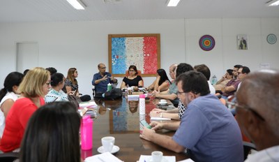 Vice-reitora Eliane Cavalcanti reunida com equipe da gestão e diretores de unidades acadêmicas