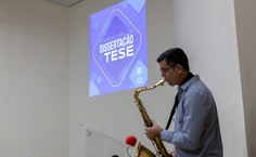 Solenidade do Prêmio Ufal de Dissertação e Tese teve apresentação do músico Vanilson Coelho, servidor da Universidade