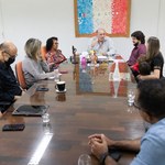 Professor Diego Souza é recebido pelo reitor Josealdo Tonholo