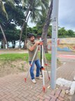 Professor Henrique Ravi durante trabalho na orla de Maceió