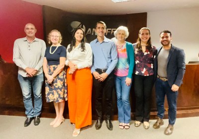 Edvaldo Mesquista, Mércia Santi, Maria Soraya Adriano, Marcelo Freitas, Kátia Pedroso, Marta Von Ende e David Farias