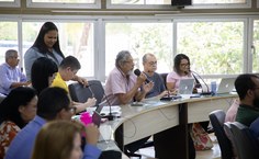 Professor Afonso Espíndola, do Ceca, durante a reunião do Consuni