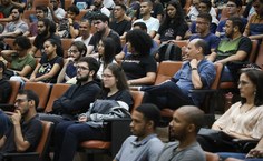 Auditório da Reitoria lotado com a participação de estudantes, professores e servidores técnicos