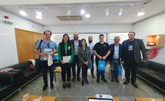 Secretáfria de Cultura de Penedo (de verde e preto), secretário de Turismo de Penedo, Jair Galvão, vereadora da Cultura de Castro Daire, Idália Ribeiro, maestro Serrano (de camisa polo preta), e Marcos Moreira, à direita de paletó