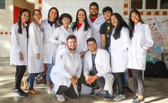 Estudantes da disciplina ACE com a professora Mônica Araújo