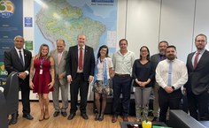 Professor Edson Bento, Ineh Alarcão, assessor da Ufal em Brasília, reitor Josealdo Tonholo ao lado da secretária Márcia Barbosa, professor Emerson Soares e equipe do MCTI