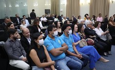 Plenário da ALE com amigos e representantes da comunidade acadêmica da Ufal