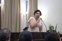 Vice-reitora Eliane Cavalcanti prestou homenagem ao reitor Tonholo