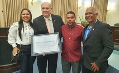 Reitor Tonholo com os funcionários Érika Thalita Oliveira e Brigildo Ferreira e o pró-reitor Wellington Pereira