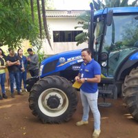 Campus Arapiraca recebe trator para aulas práticas dos cursos de ciências agrárias