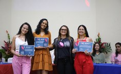 Magna Suzana com as agraciadas