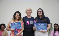 Kaline Vasconcelos (blusa azul) doutoranda no Programa de Materiais do Ctec