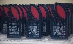 Troféu entregue às meninas e à mulheres premiadas