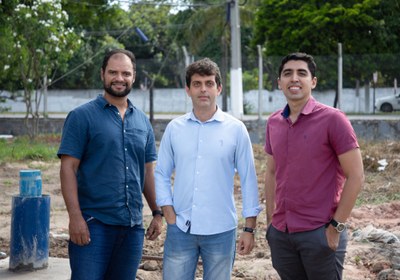 Walter Santos, coordenador de Manutenção, superintendente Felipe Paes e Emerson Camelo, coordenador de projetos da Sinfra